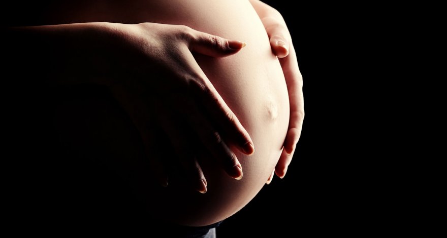 Рожающую женщину высадили из автобуса в Неаполе за безбилетный проезд