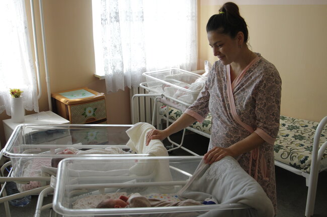 Ana 2 ay fərqlə dünyaya uşaq gətirdi – Görünməmiş fakt