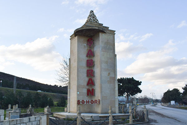 Kanalizasiya borusu partladı, qəsəbəni üfunət bürüdü (VİDEO)