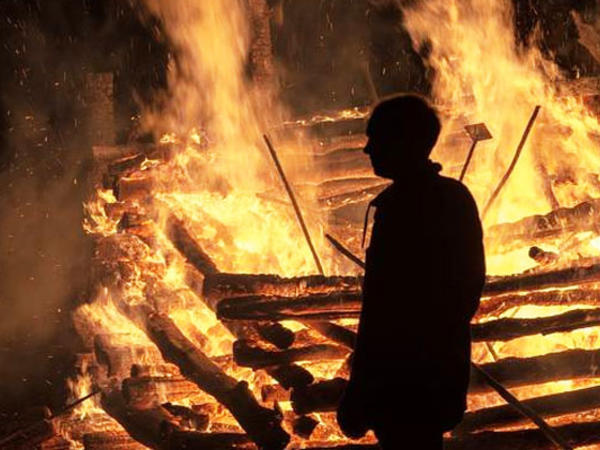 Şəmkirdə əri tərəfindən evdə yandırılan qadın xəstəxanada öldü