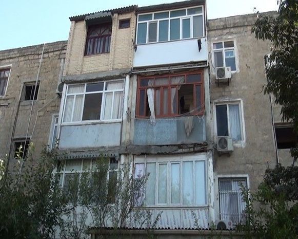 В Ширване обвалился балкон, есть пострадавшая - ФОТО/ВИДЕО