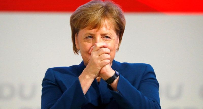 Merkel 23 il öncə aldığı paltarı geyərək hər kəsi heyran qoydu – Foto