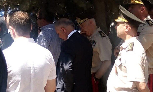 Nazir müavini və icra başçısı pilotun dəfnində ağladı (FOTO)