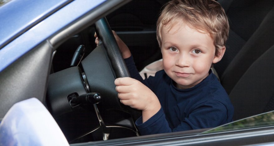 В Германии восьмилетний мальчик угнал машину и разогнался до 140 км/ч