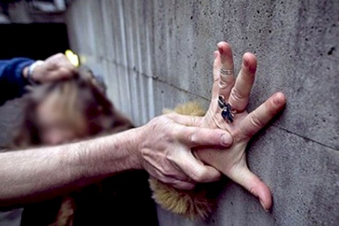 Pornoqrafiya həvəskarı olan ata qızını zorladı – Bakıda dəhşət