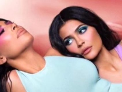 Kardaşyan fotoşopla altı barmaqlı oldu - Fotolar