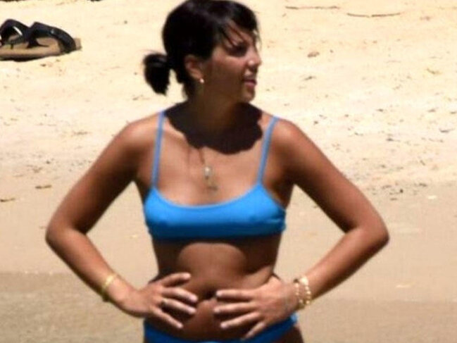 Bikinisi Hülya Avşarın qızını pis vəziyyətdə qoydu - FOTO