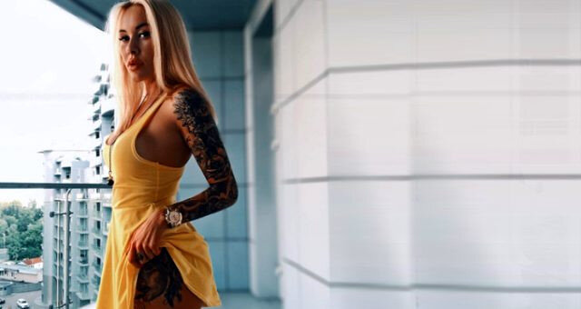 Futbolçunun xanımı ELƏ ŞOU GÖSTƏRDİ Kİ... Soyuna-soyuna topu... - VİDEO