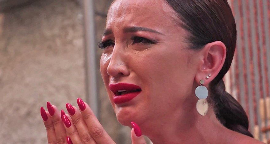 Обезьяна забрала у Бузовой очки и довела ее до слез – ВИДЕО