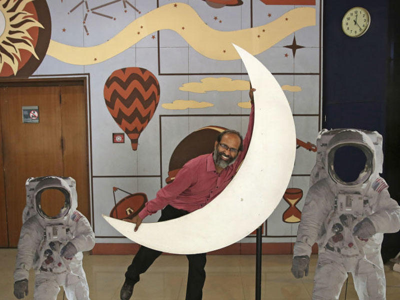 2650 km məsafədən ayın FOTOsu - Apollo krateri və Şərq dənizi hövzəsi görünür