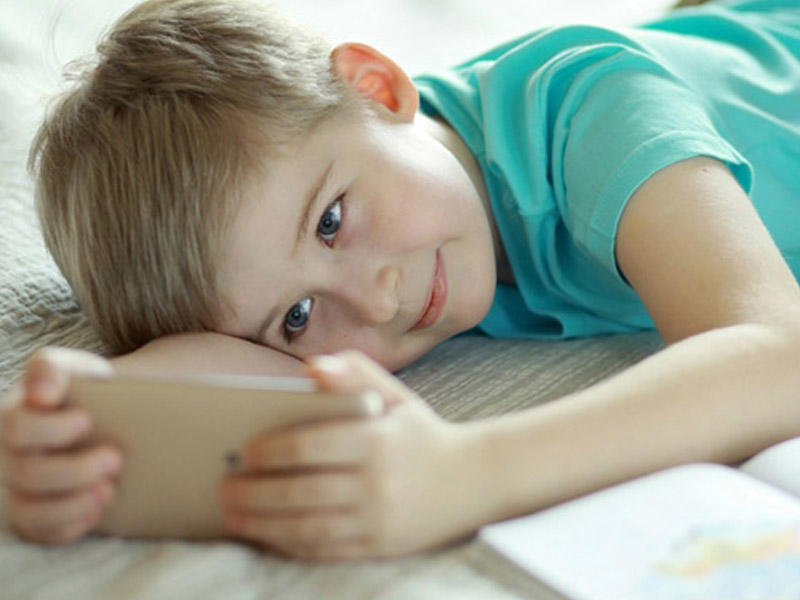 Nə üçün uşağa 12 yaşa qədər telefon vermək olmaz? - 5 səbəb