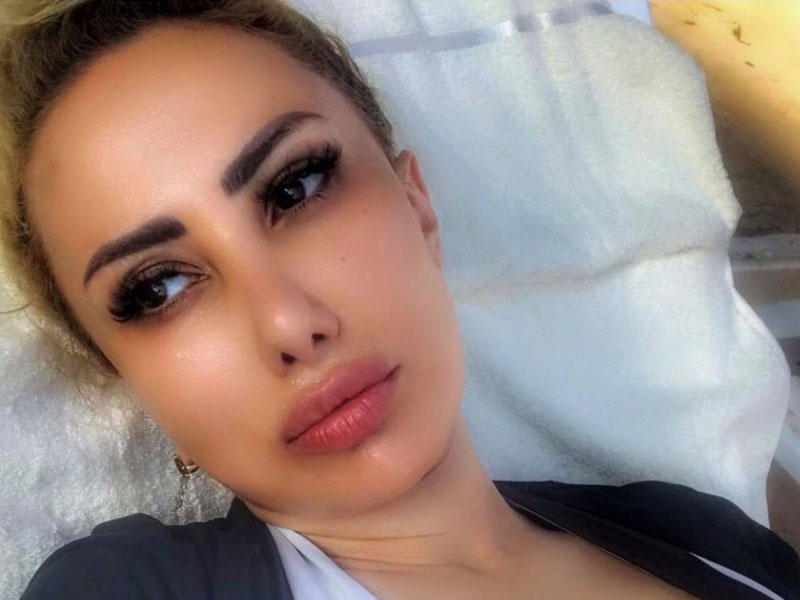 Təranə çimərlik geyimində foto yaydı