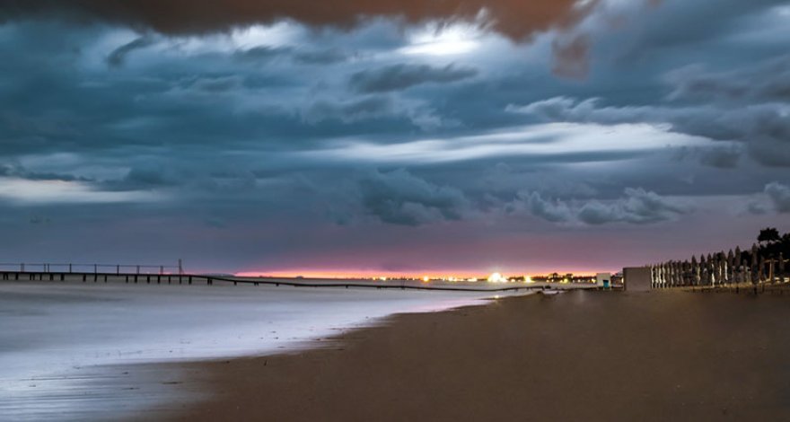 17-летняя волейболистка была изнасилована полицейскими на российском пляже