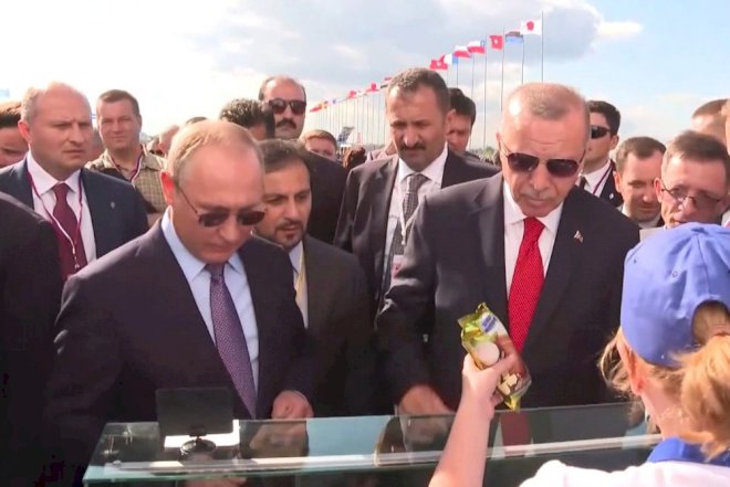 Putin Ərdoğana dondurma qonaqlığı verdi - Video