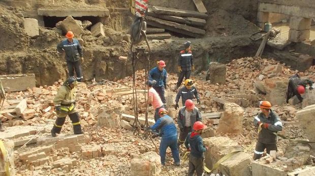 Rusiyada binanın divarı uçdu - 11 nəfər dağıntılar altında