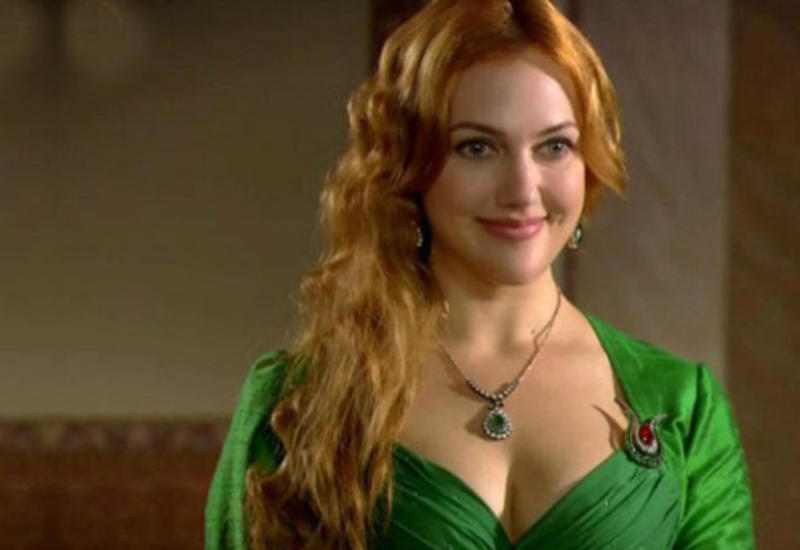 Meryem Uzerli alt paltarında selfi etdi - FOTO