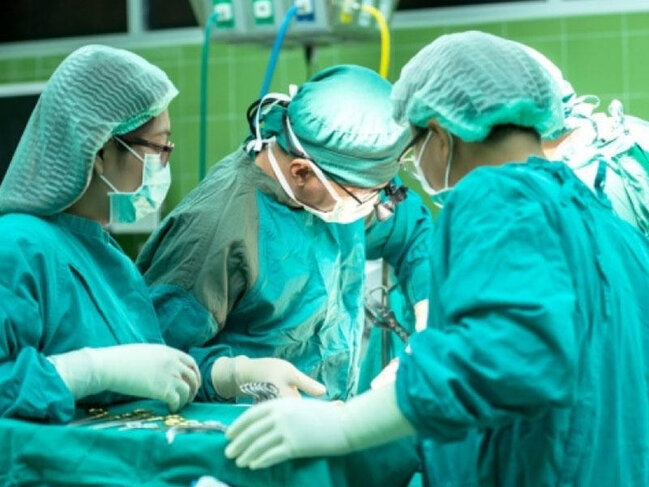 Həkimlər məsafədən uğurlu cərrahiyyə əməliyyatı aparıblar