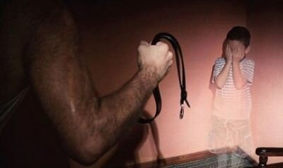 Ata fermada ögey oğluna işgəncələr verdi: 