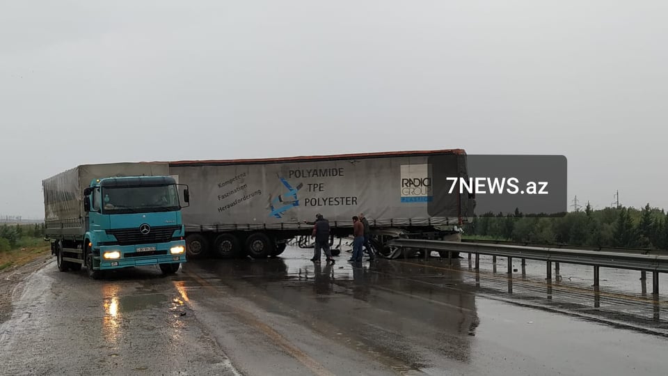 Bakı-Qazax yolunda dəhşətli qəza baş verib, xəsarət alan var - FOTO