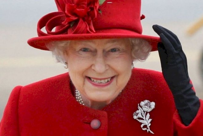 Kraliça onu tanımayan jurnalistlərə elə bir zarafat etdi ki...