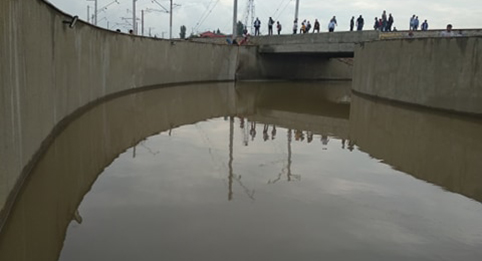 В Сабунчу тоннель под сооруженным недавно мостом заполнило водой - ВИДЕО