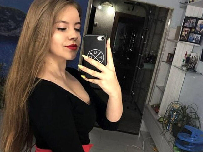 Tüfənglə selfi edən qızın üzü parçalanıb tanınmaz hala düşdü - FOTO