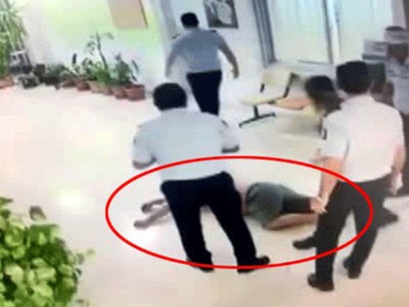 Polis məmuru turisti bölmədə BELƏ DÖYÜB - Barəsində QƏRAR VERİLDİ - VİDEO