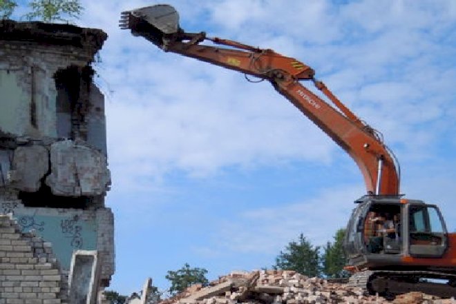 Bakıda bu məktəblərin binası sökülərək yenidən tikilir
