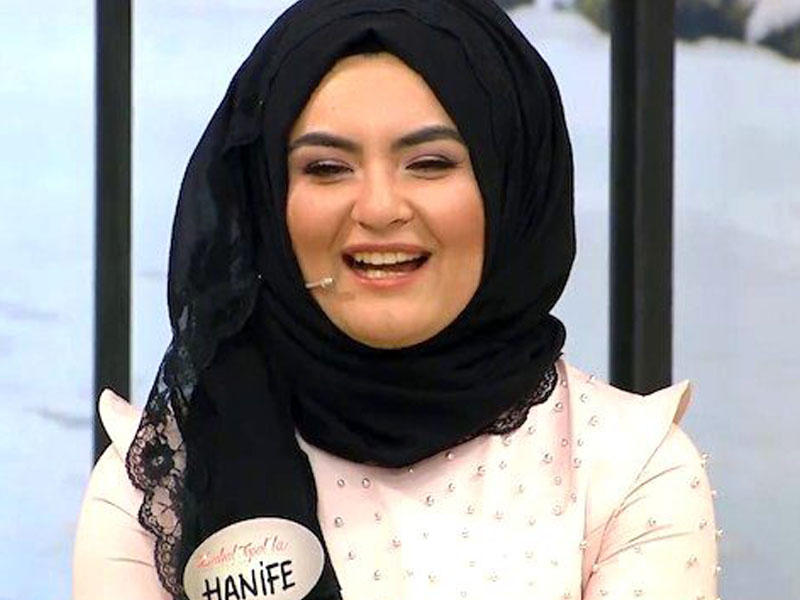 Başıbağlı gəlin namizəd hicabını açıb, bikinili şəklini yaydı - FOTO