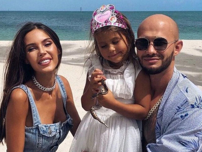 5 yaşlı qızına piton hədiyyə etdi - FOTO