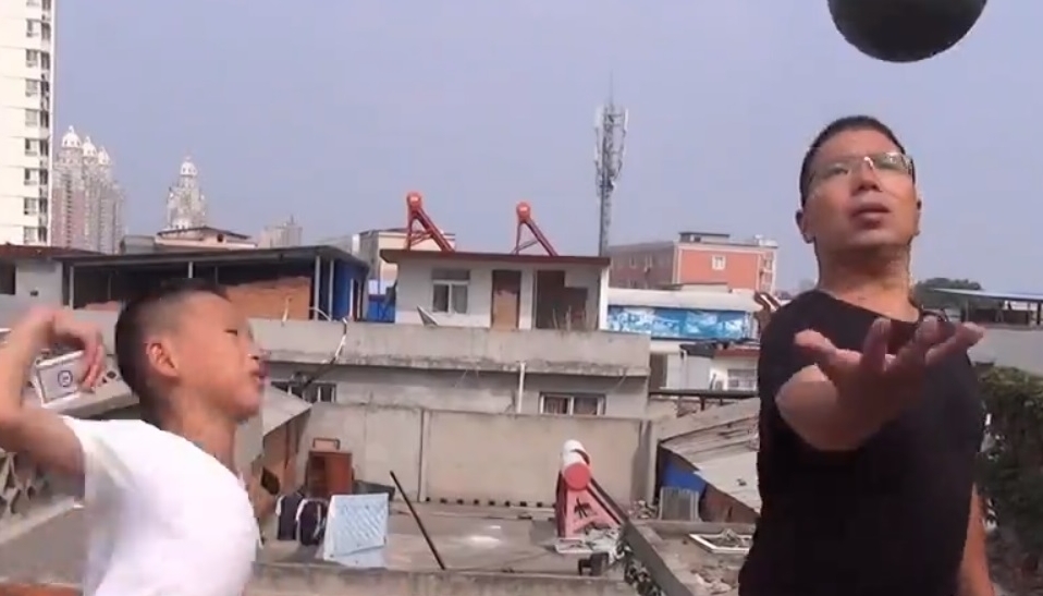 Çində hamı bu uşaqdan danışır - VİDEO