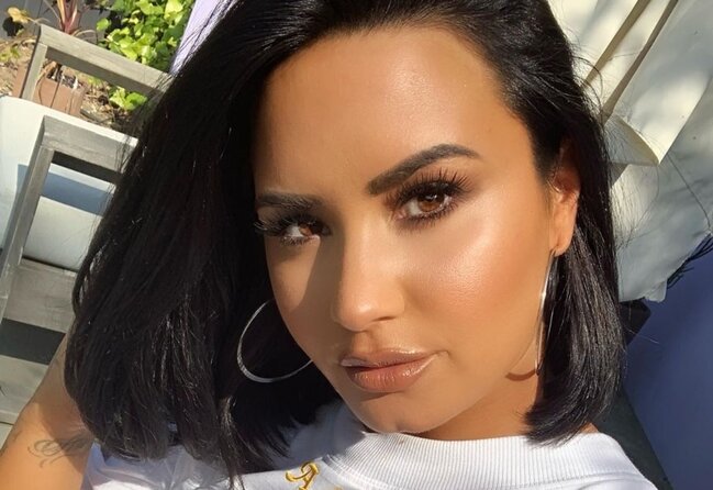 Sellülitli fotosunu paylaşıb üsyan etdi