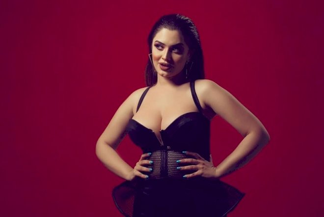 Mina ilk dəfə ayrıldığı sevgilisindən danışdı: “Xəyanət…” - Video
