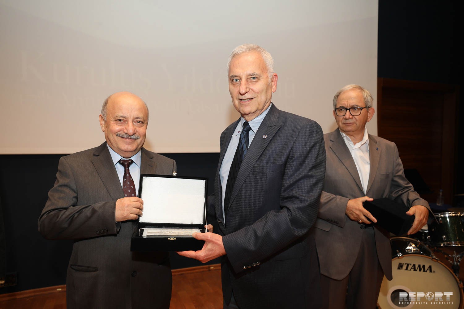 İzmir Yaşar Universitetinin professoru: 