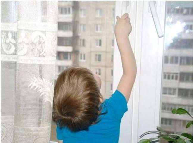 Bakıda FACİƏ - 4 yaşlı uşaq 8-ci mərtəbədən yıxılıb öldü