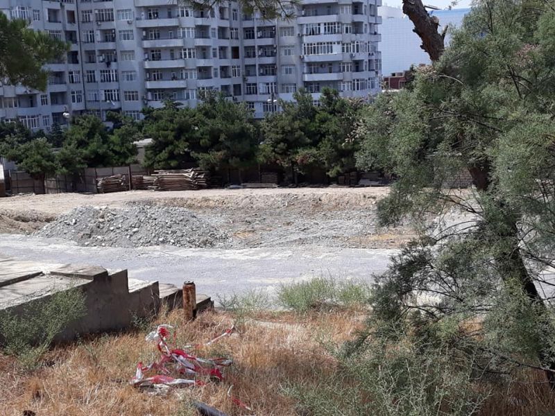 Xətaidə Heydər Əliyevin adını daşıyan parkı xarabalığa çevirdilər — Ərazidə bina tikmək istəyirlər (FOTOLAR)