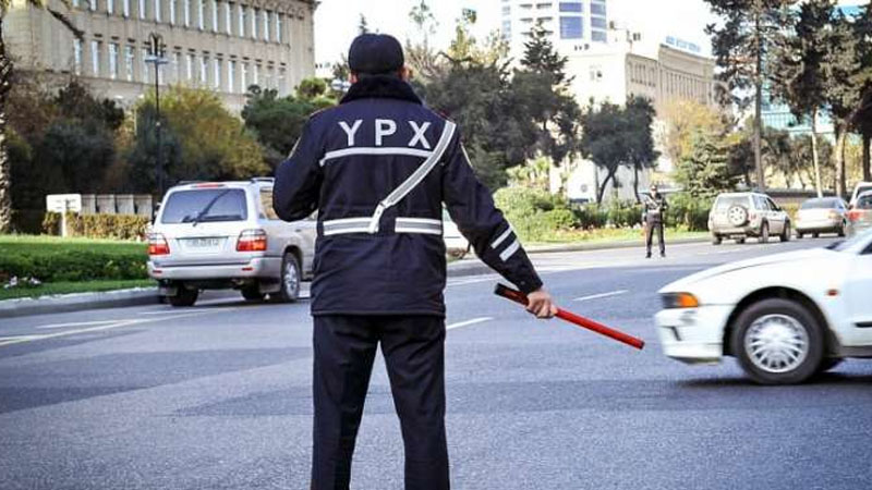 Nişanları tanımayan DYP əməkdaşı (VİDEO)