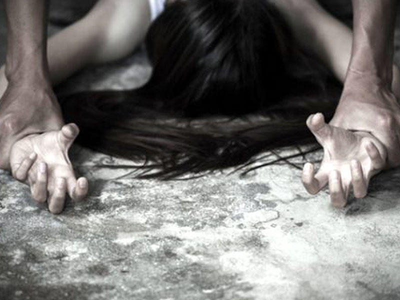 Qızı zorlayan şəxsin əlini bağlayıb CİNSİYYƏT ORQANINI İTƏ YEDİRTDİLƏR - VİDEO