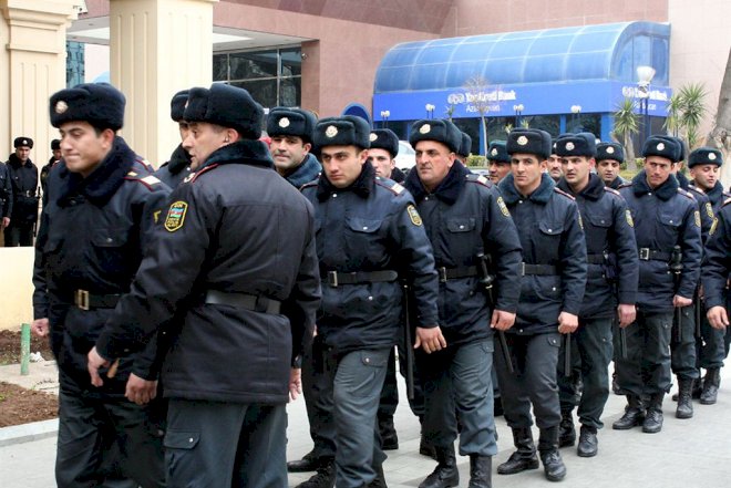 Azərbaycanda polislərin maaşları artırıldı