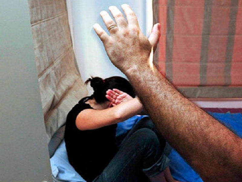 Qızının əxlaqsızlıq etdiyini öyrənib təcili Bakıya gəldi, 