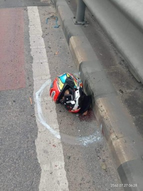 Maşının altından çıxan təkər baykerin başını qoparıb +18- VİDEO