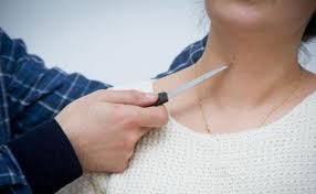 Çəkiclə arvadının başına vurdu, ölmədiyini görüb başını kəsdi - Bakıda dəhşətli hadisə