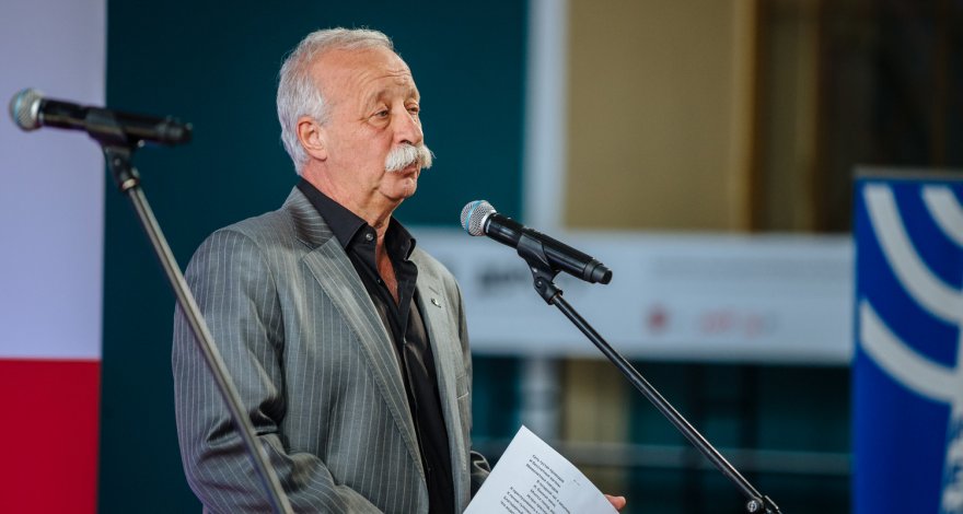 Леонид Якубович передвигается в инвалидном кресле