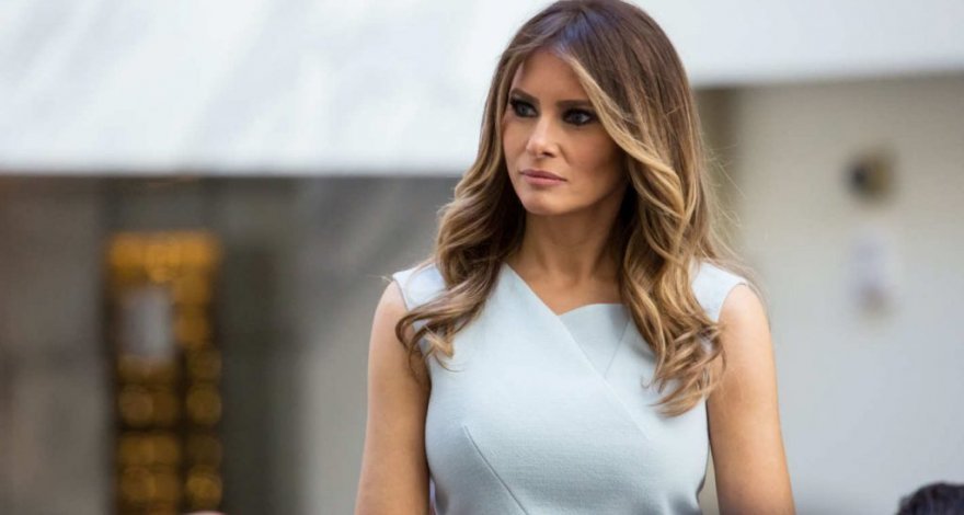 Пальто Мелании Трамп напомнило про теракт 11 сентября и возмутило американцев - ФОТО