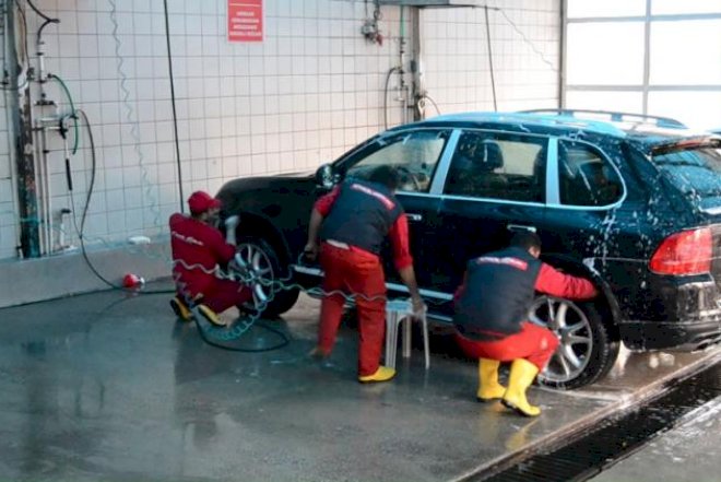 Bakıda müştəri “moyka”da işçini döyüb xəstəxanalıq etdi