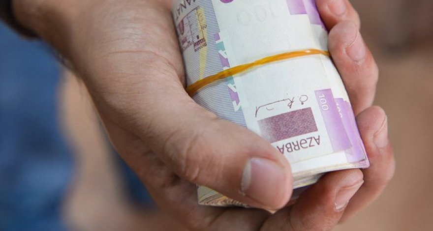 В Баку муж обокрал жену