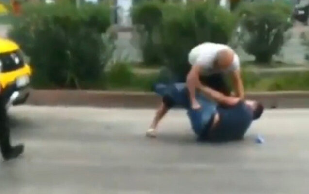 Türkiyədə azərbaycanlı küçədə bıçaqlandı - VİDEO