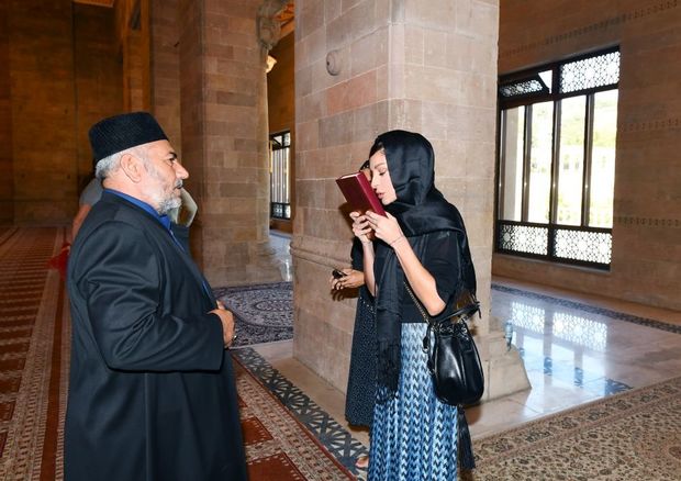 Первый вице-президент Мехрибан Алиева побывала в шамахинской Джума-мечети - ФОТО
