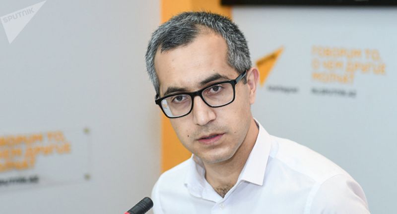 “Məktəb direktorları sevgililərini katibə, laborant götürürlər” – Ekspertdən SƏRT İTTİHAM