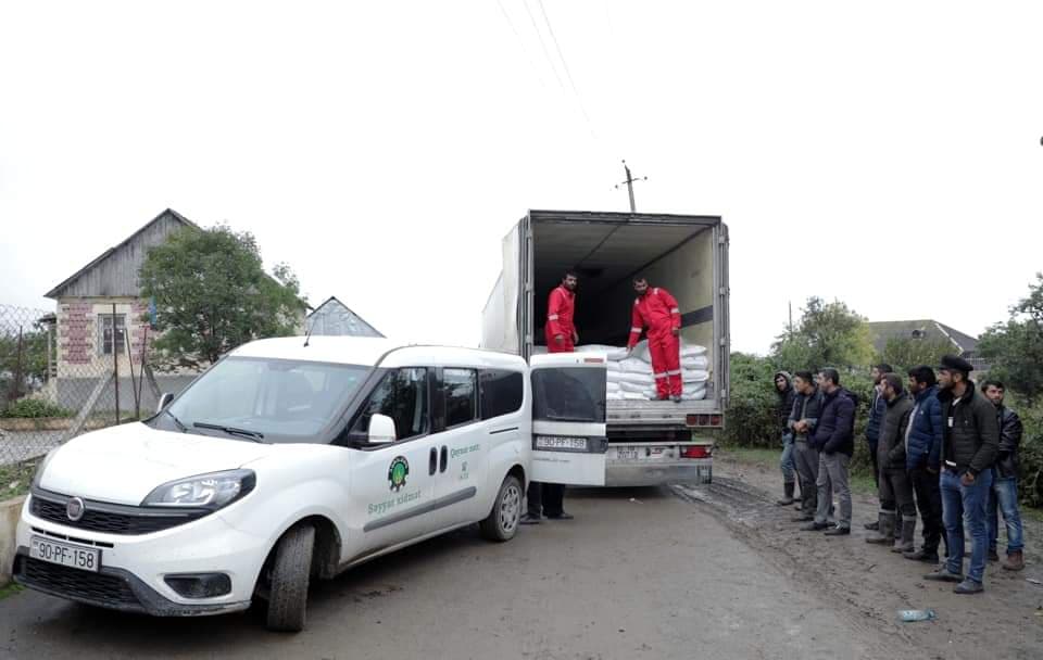 MÖVSÜMÜN İLK SƏYYAR SATIŞ XİDMƏTİ BAŞ TUTDU